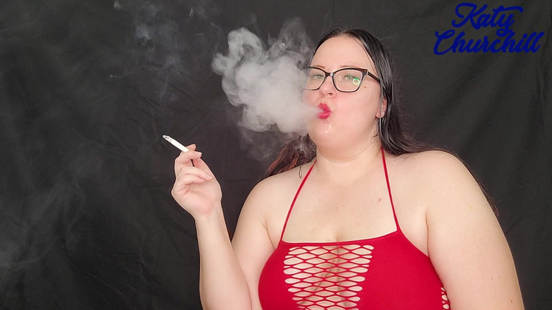 Katy Churchill: BBw viene incoraggiata a fumare pesantemente mentre viene fumata a...