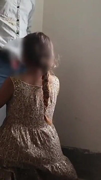 デジの隣人が部屋で女性と性交
