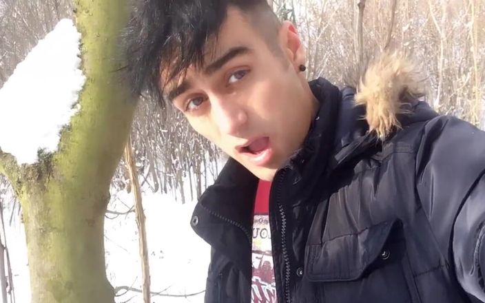 Idmir Sugary: Lustiges fettes schwanz, intensives wichsen im Frozen park