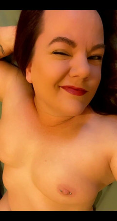 Ms Amanda: Děrování