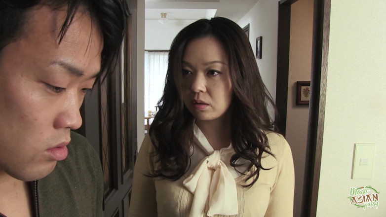 Magic Asian Pussy: 彼は彼女に中出しし、その後食事の後、彼女は喜んで彼の超フェイチンポをしゃぶりました