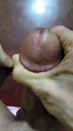 Saad568: Ragazzo si masturba per fare la crema