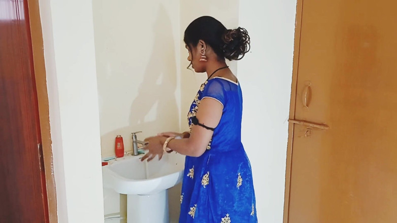 Vija: 18 岁女孩的性爱视频。