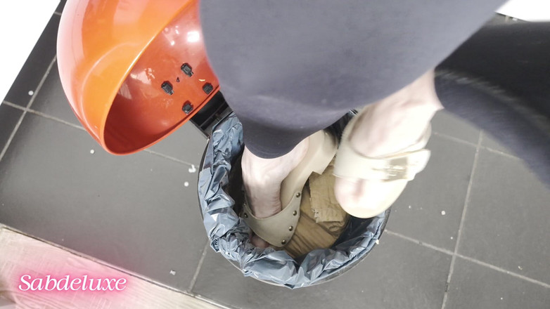 Sabdeluxe: Scholl 粉碎纸板