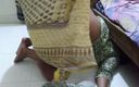 Aria Mia: Ägyptische stiefmutter steckt unter dem bett fest, während sie das...