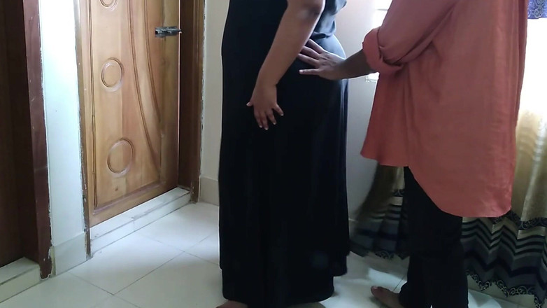 Aria Mia: Une soubrette punjabi en burqa et hijab se fait séduire...