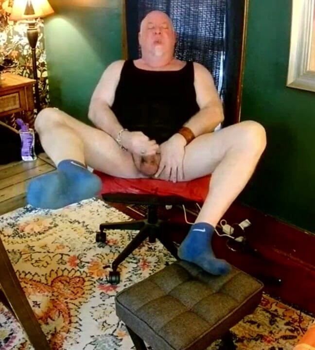 beardaddychub: Beardaddychub Showing off and Cumming!
