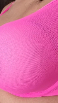 บราใส่สีชมพูแบบทะลุเห็น D Cup