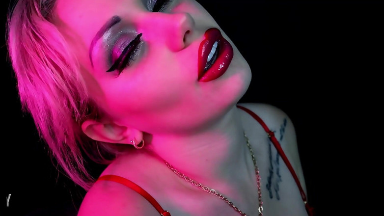 Goddess Misha Goldy: Addestramento sulla dipendenza di labbra! Diventa totalmente lavato il cervello!...