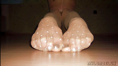 Nylondelux: Pertunjukan stoking pantyhose menikah