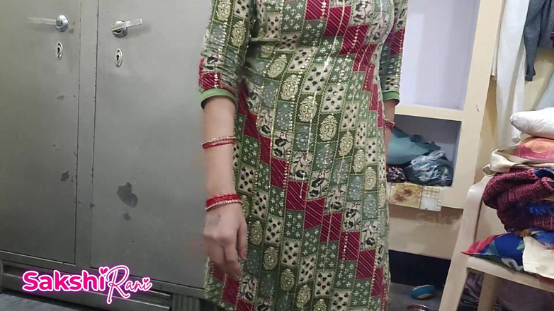 sakshi_raniii: Ibu tiri saya marah, saya bercumbu kemudian masukkan jari ke...