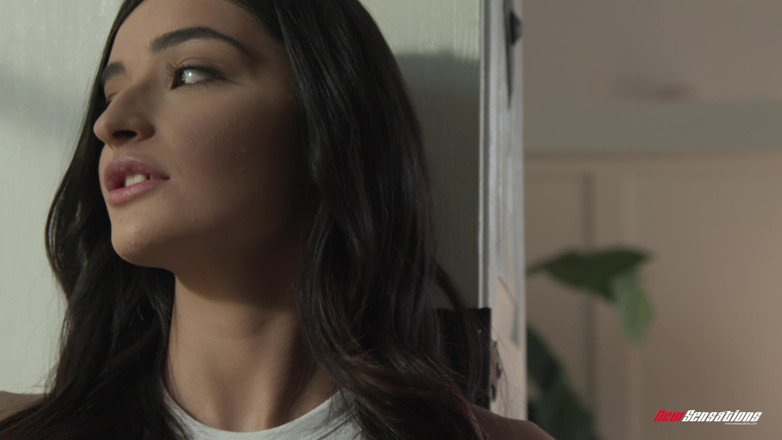 New Sensations: Emily minta tetangga untuk mencicipinya