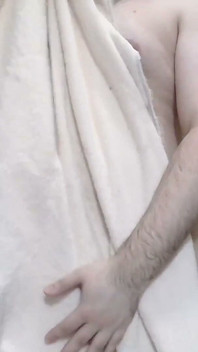 Macho Musculoso Lava Su Cuerpo