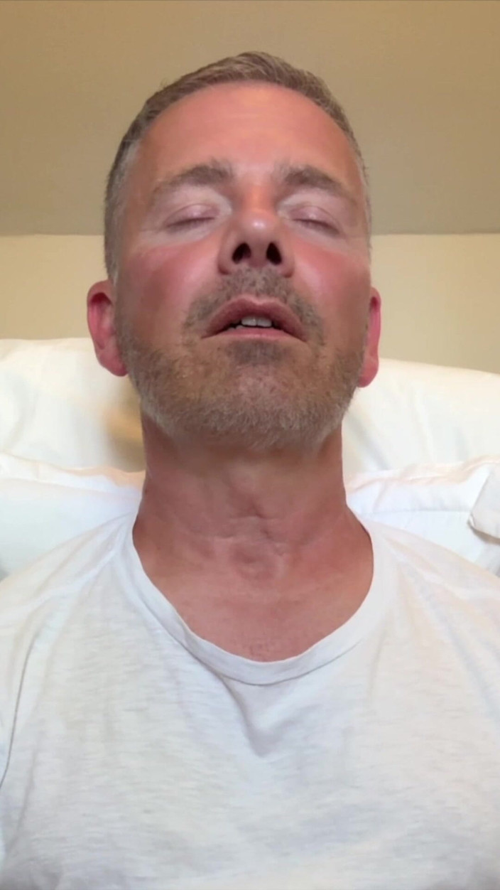 NakedFoxx: Cực khoái edging cưỡi rìa của cực khoái - chỉ cần...