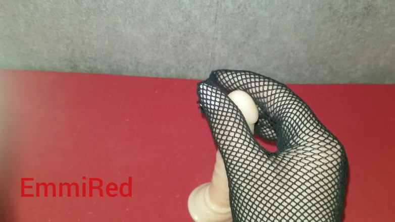 EmmiRed: 性感的艾米玩硅胶小鸡巴