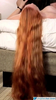 Vengo scopata con i miei lunghi capelli rossi drappeggiati sul pavimento che rimbalzano e oscillano - video feticcio dei capelli