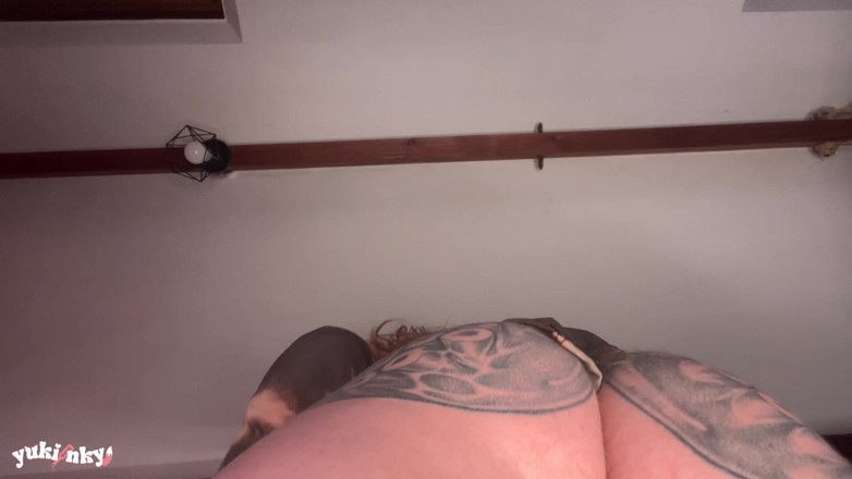 yukinky: Punto di vista: Vengo nei jeans - Facesitting