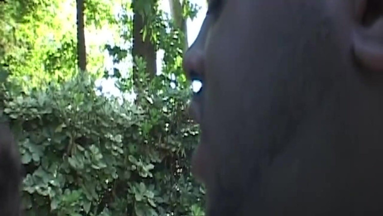 Bangora MILFs: Napalona MILF Głębokie gardło Masywny BBC na zewnątrz z Drooling...