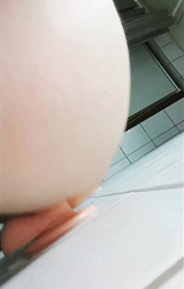 XsexyyBoyX: Tôi đụ dương vật giả của tôi trong phòng tắm và...