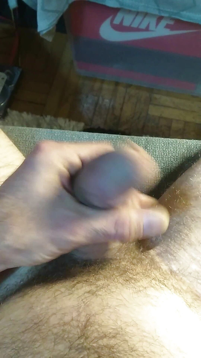 Tai Thick: Tayfun streichelt seinen weichen schwanz und kommt