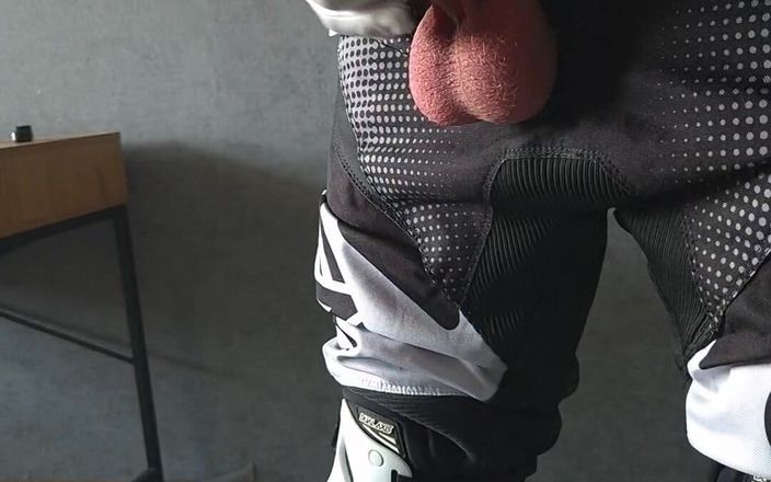 Sneakersmax98: Preñada en mi Mxhelmet