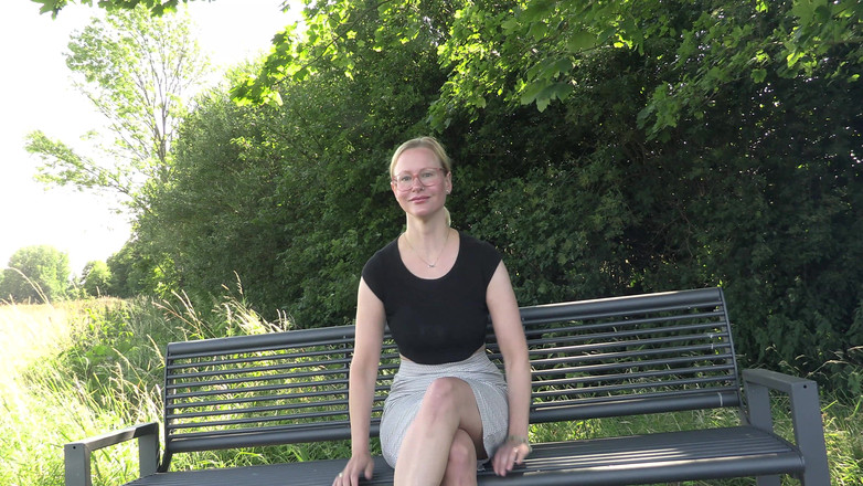 Blondehexe: 户外小便女孩