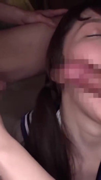 Stänkande skam retas med en leende skönhet som blötlägger sig själv i en vild våt brista del.5