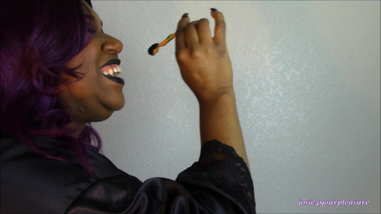 Josie4yourpleasure: Grandota giganta tragando las burlas