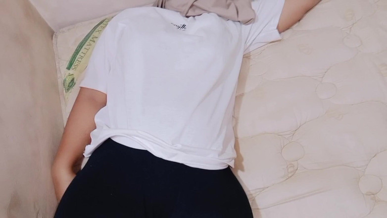 Asian girl videos: Hijabkvinnor är väldigt bra på att onanera.