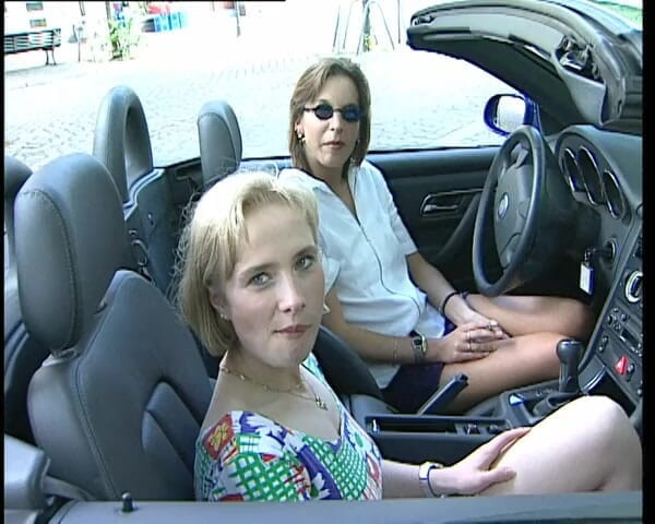 YOUR FIRST PORN: Zwei Geile Lesbische Muschis - Two Horny Lesbian Pussies