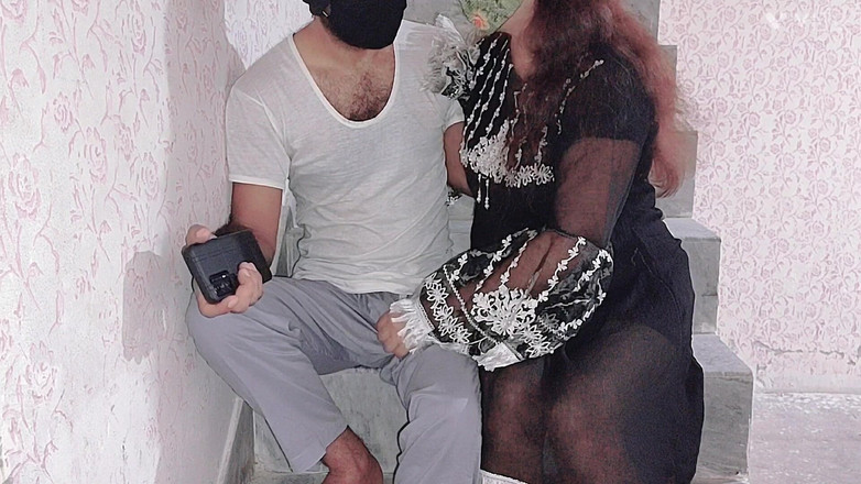 Pakistani CoupleX: Opa, essa garota foi fodida um dia ela entrou em...