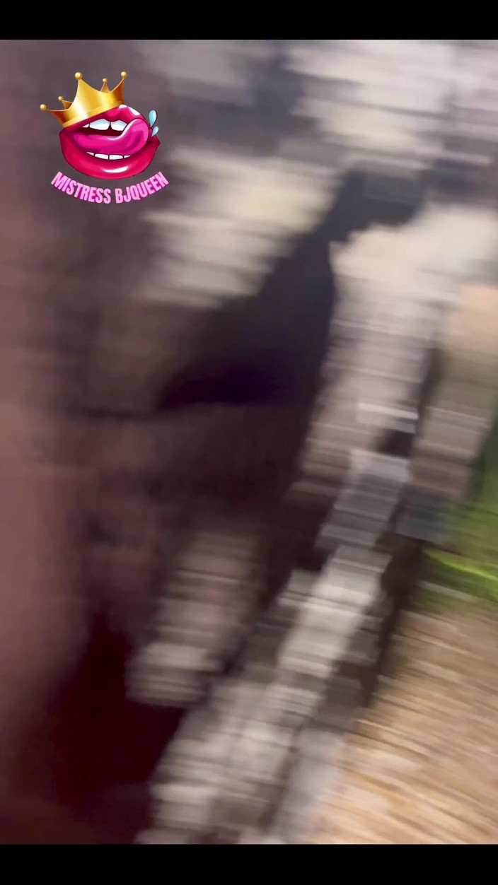 BJQueen and Rod: 오늘 밤 막대는 우리의 정원에 갇혀 약간의 시간을 보내고있다