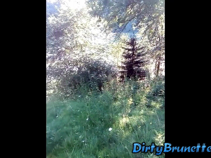 Dirty Brunette: Drsný fisting a kouření venku