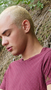 Glatter twink bekommt seinen dicken arsch auf einem boot ge rockt