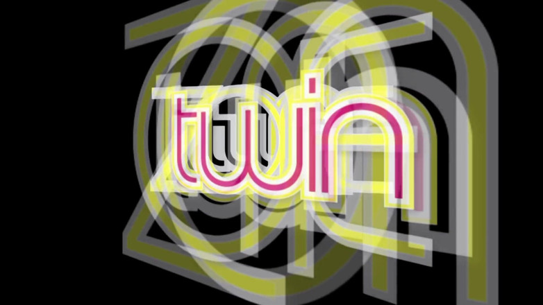 Slutty Twin Trouble: 오지는 쓰리섬