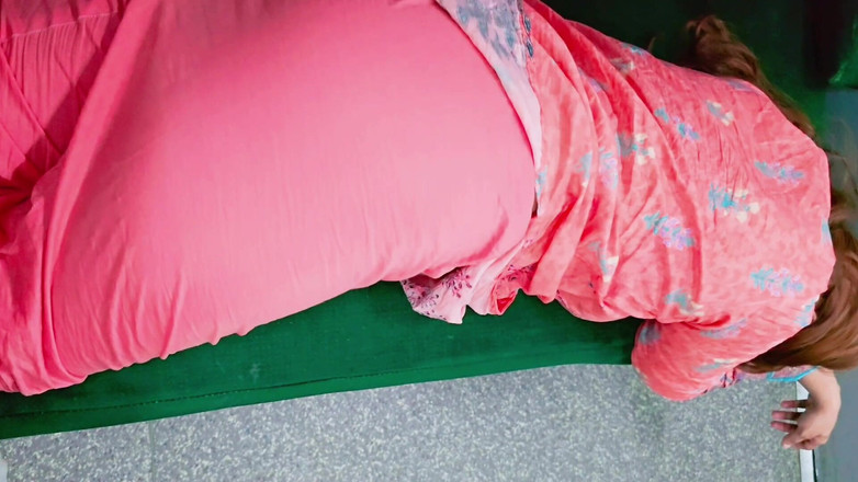 Faryal: Romance in Train-meet Random Gorgeous Girl in Train