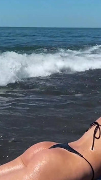 The Sound of Waves and Ass, What Else Do You Need for Happiness?