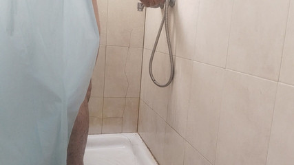 Silkybear143: Harde en lekkere lul wordt geil tijdens het douchen