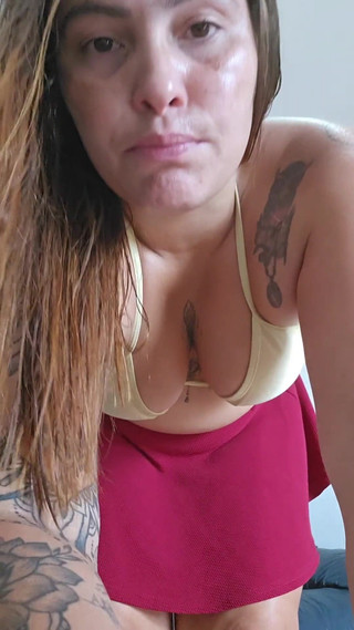 Dai Belan: Robię się mokra i szeroko otwarta wybijanie dildo w cipkę...