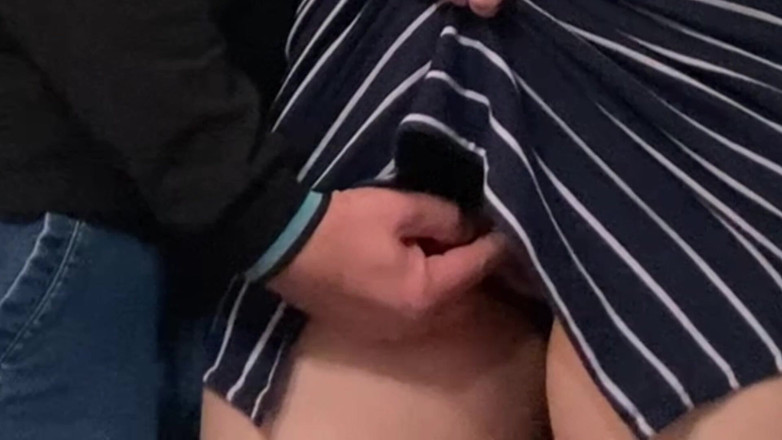 Niki studio: 地下鉄でドレスの下の見知らぬ人に私のアソコに触らせた