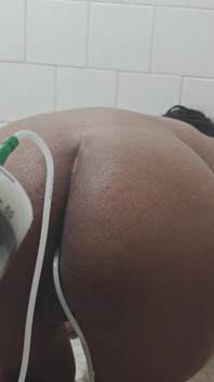 Milk Enema Play: Profundo preenchimento e liberação bagunçada