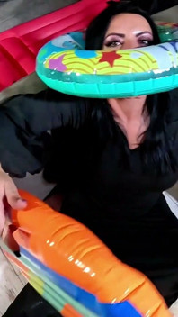 Dominerande häxa uppblåsbar fetisch. Deepthroat, doggy creampie, popping och intensiv orgasm