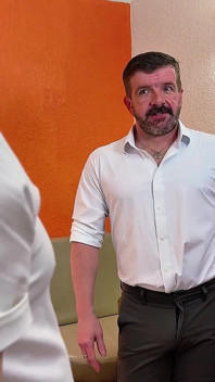 Dp MILF - Lo squalo del prestito prende il culo e la figa come garanzia