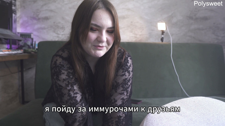 Polly Sweet: Porno Hikayesi - Lateks Eldivenli Kız, Strap-On Taktığı Adamla Vadikasına Yattı