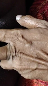Sumitha yenge ve kocası yatak odasında arkadaş seks yapıyor