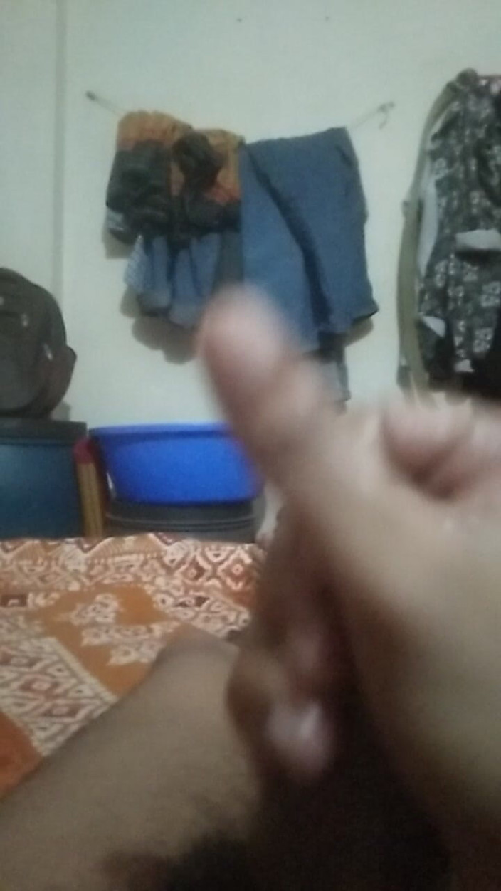 Viral_tiktokar: I Did a Handjob at Home.