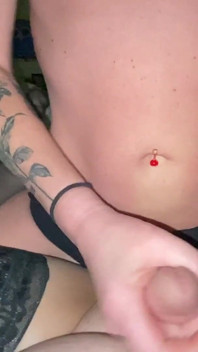 MILF hotwife fickt ihren sissy, trans-ehemann mit strap-on amateur-pOV