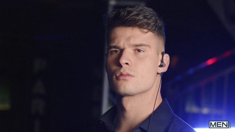 Men network: Men - the Bootyguard Gets Head From Cute Twink