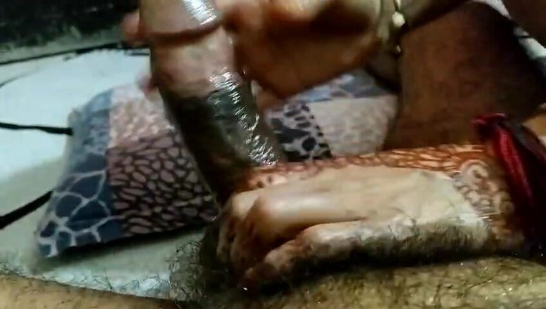 Anar Kali: デシ・バービーのオイルマッサージ 彼女の古い友人の時計、病気、オイルメッセージ