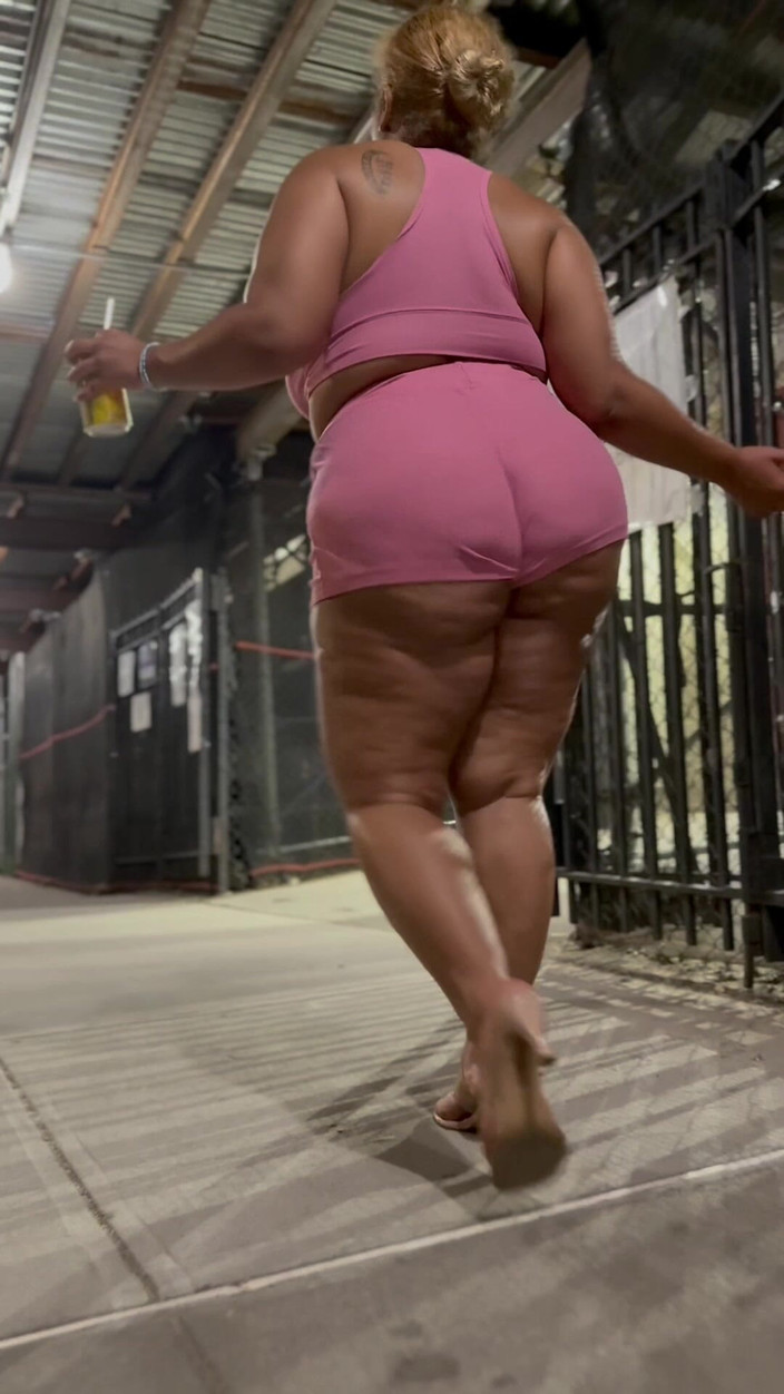 PutiLing: Leg Tease - Big Ass Worship - Latina BBW Puerto Rican Big...